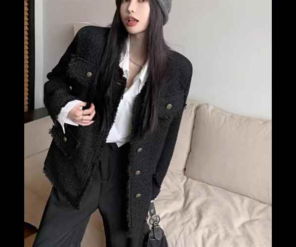 レディース ジャケット アウター 上着 ノーカラージャケット ミドル丈 長袖 Vネック 襟なし ノーカラー ボタン かわいい 大人可愛い きれいめ シンプル カジュアル 上品 おしゃれ かっこいい レトロ こなれ感 ボーイッシュ ルーズ クール エレガント ラグジュアリー