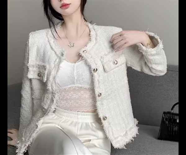 レディース ジャケット アウター 上着 ノーカラージャケット ショート クロップド丈 長袖 ラウンドネック ストレート フェミニン 異国風 ボタン かわいい 大人可愛い きれいめ シンプル カジュアル 上品 おしゃれ かっこいい レトロ こなれ感 ガーリー クール