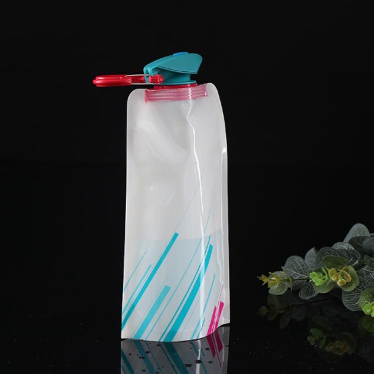 2個セット 給水式 700ml ウォータータンク 水筒 カナビラ付き 折りたたみ ウォータ...