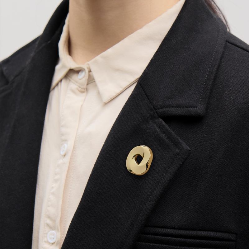 ラペルピン タックピン メンズ レディース ブローチ スーツ アクセサリー メビウスリング 真鍮 誕生日 ギフト ファッション ゴールド