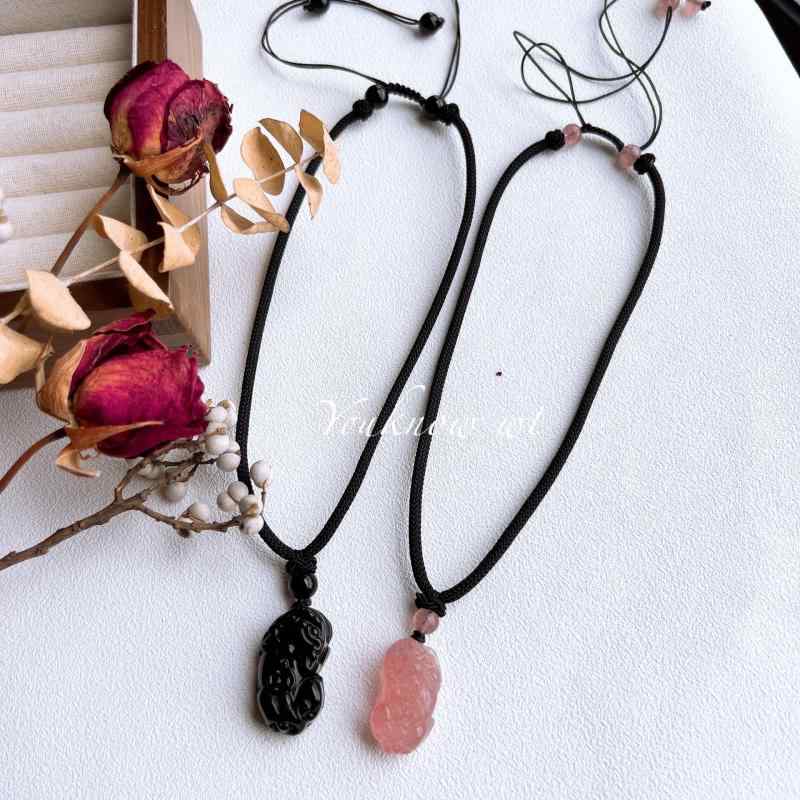 ヒキュウ 貔貅 ネックレス メンズ レディース カップル 風水 アクセサリー 黒曜石 クリスタル 富 平和 ブラック ピンク