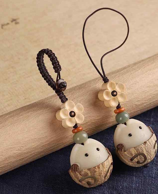 キーホルダー チャーム かわいい レトロ 車 レディース 携帯電話 アクセサリー 招き猫 花 ストラップ ギフト