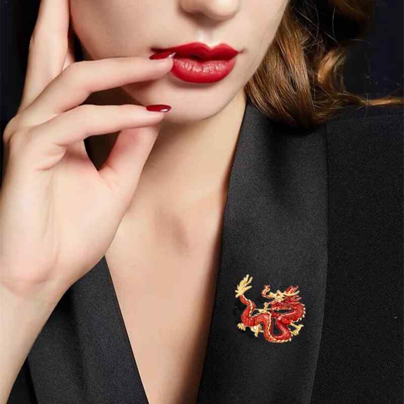 メンズ レディース ブローチ スーツ おしゃれ アクセサリー 干支年 中国 ドラゴン レッド ゴールド