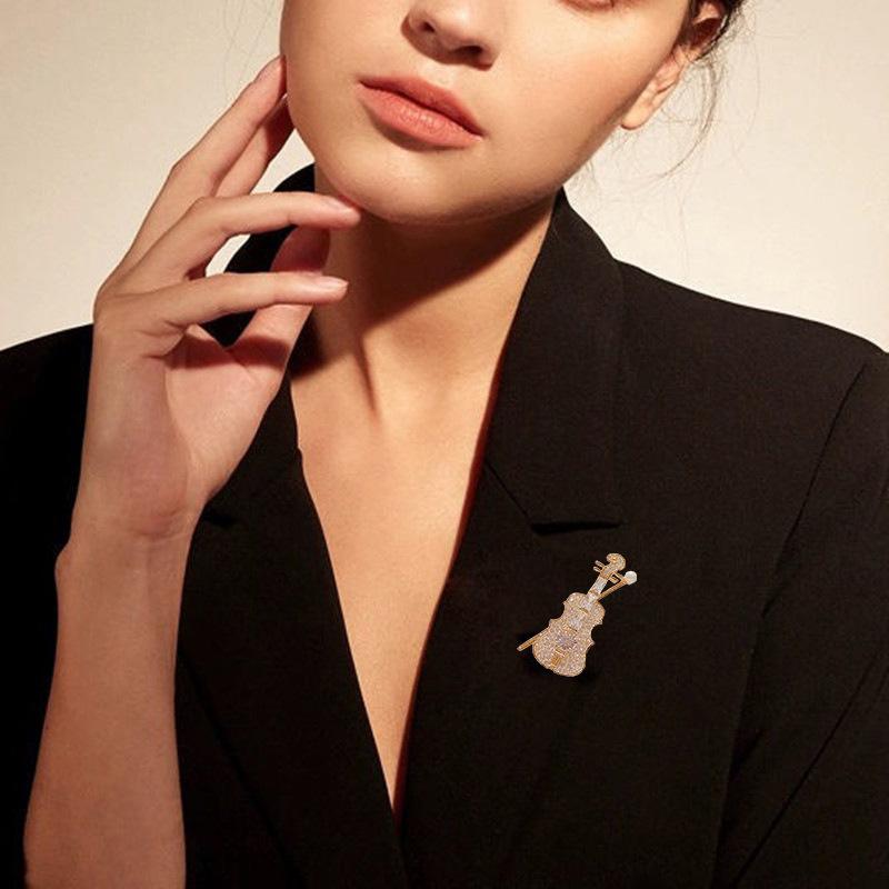 ブローチ レディース メンズ アクセサリー ピンブローチ おしゃれ バイオリン 音楽 楽器 シンプル 吊り下げ ジュエリー ゴールド