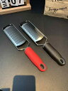 おろし器 おろし金 チーズグレーター 削り器 チーズおろし スクレーパー キッチン用品 調理器具 レモン むき器 グラインダー