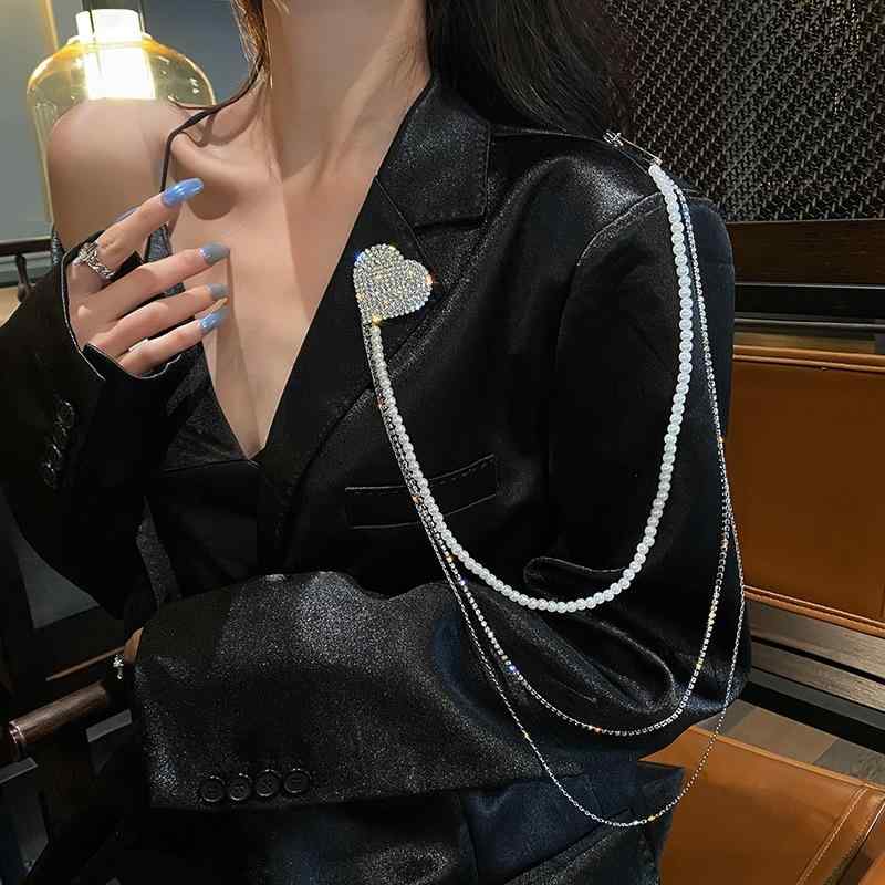 ブローチ ピン おしゃれ ハート レディース アクセサリー 装飾 コサージュ チェーン タッセル スーツ バッジ かわいい 韓国 パール ラインストーン キラキラ