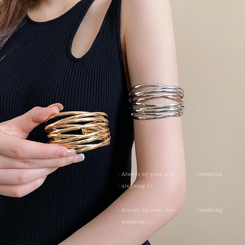 アームレット バングル 腕輪 ブレスレット 二の腕 アクセサリー レディース メタル 装飾 ジュエリー ゴ..