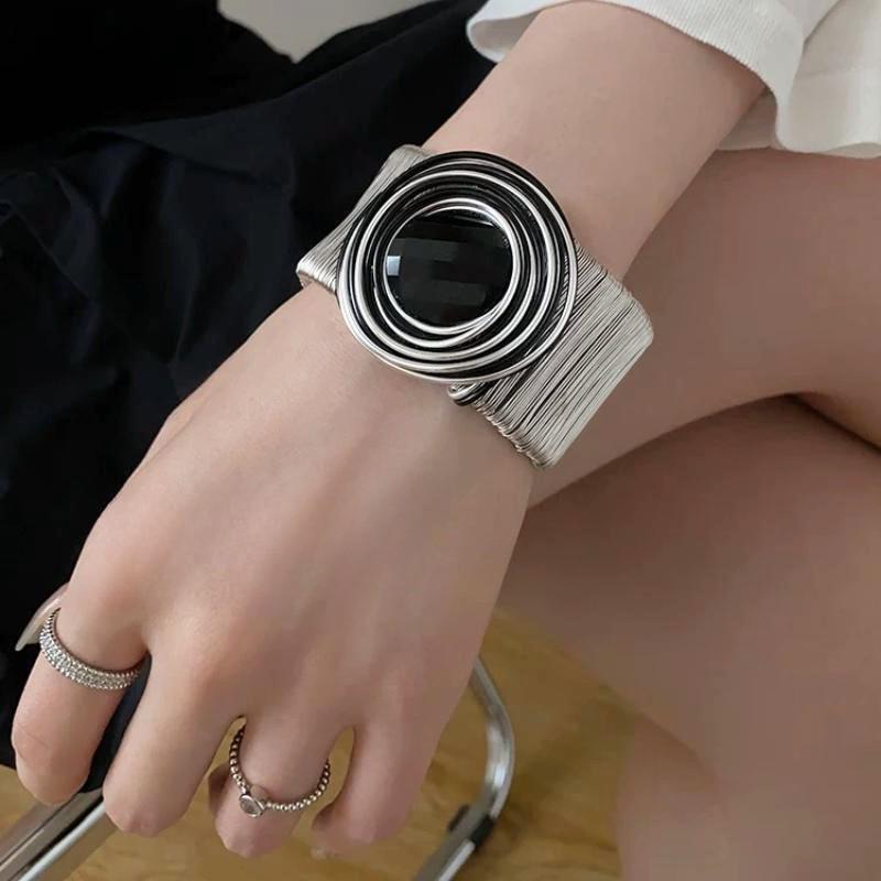 アームレット バングル 腕輪 ブレスレット 手首 アクセサリー レディース オープン 軽量 ジュエリー シルバー