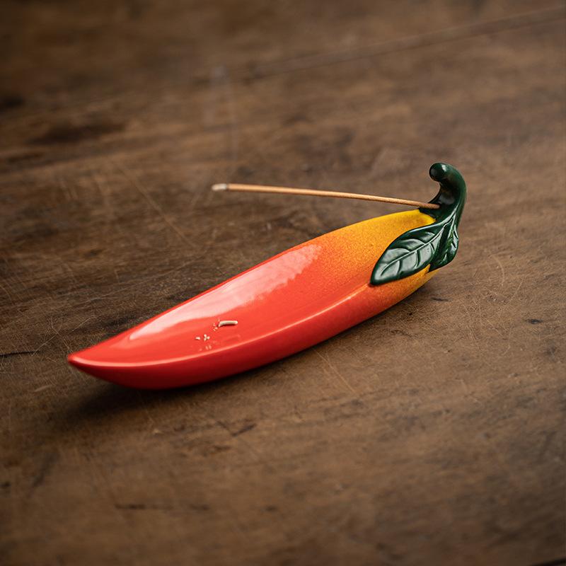 香炉 陶器製 線香立て 横置き お香立て 室内用 自宅用 リビング 玄関 和室 赤色 レッド 唐辛子柄 和風 ..