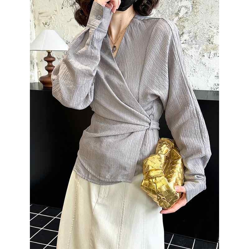 シャツ レディース Vネック 長袖 ゆったり ルーズ 抜け感 オーバーサイズ ウエストマーク テンセル リヨセル繊維 再生繊維 ドレープ感 とろみ 吸湿速乾 新チャイナ風 デザイン 個性的 独創的 アジアンテイスト 日系 春 オフィスカジュアル 普段使い