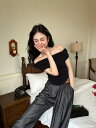Tシャツ レディース オフショルダー ブラック ドレープ プリーツ 半袖 ショート丈 綿 コットン レトロ クラシカル ヘルシーセクシー 甘辛ミックス 大人カジュアル フェミニン エレガント 個性的 タイトシルエット