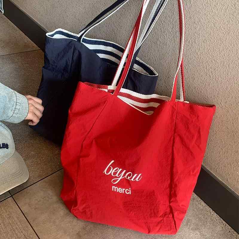 トートバッグ ストライプ柄 両面キャンバスバッグ シンプルデザイン 通学 通勤 手提げ 肩掛け 横型スクエア ファスナー開閉 スマホポケット付き デイリーユース