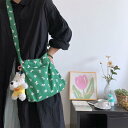 バッグ レディース ショルダーバッグ 斜めがけバッグ ポシェット かわいい 犬柄 ドッグ コットン 綿 ミニ 小型 スクエアバッグ グリーン ダークグリーン プリント 総柄 散歩 お出かけ デイリーユース 普段使い カジュアル