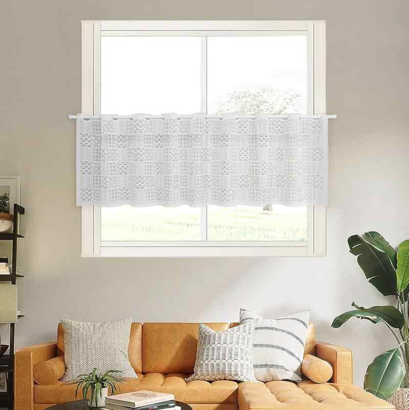 カーテン レース カフェカーテン 小窓カーテン ホワイト 幾何学模様 格子柄 チェック柄 ハトメ 半透明 透け感 ポリエステル ナチュラル シンプル おしゃれ キッチン リビング ダイニング ベランダ 模様替え ショート丈 間仕切り