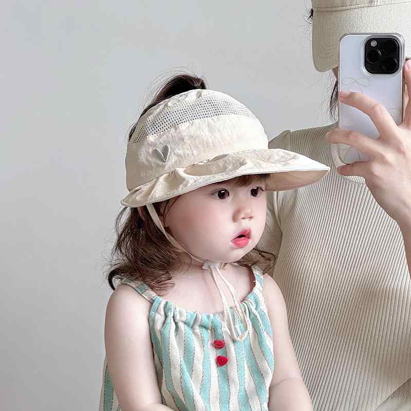 サンバイザー キッズ 女の子 ベビー 広いつば ワイドブリム 薄手 軽量 ポニーテール対応 髪結び対応 日よけ UVカット 紫外線対策 夏用 綿 コットン 通気性 かわいい アウトドア 公園 レジャー お出かけ