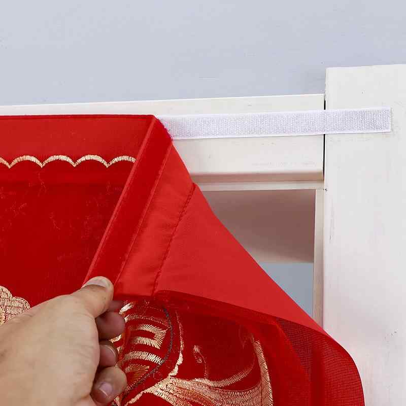 ドアカーテン 防虫 蚊よけ 害虫対策 レース ダブル構造 静音 開閉スムーズ 穴あけ不要 突っ張り棒式 ポリエステル製 玄関 寝室 リビング 間仕切り 赤色