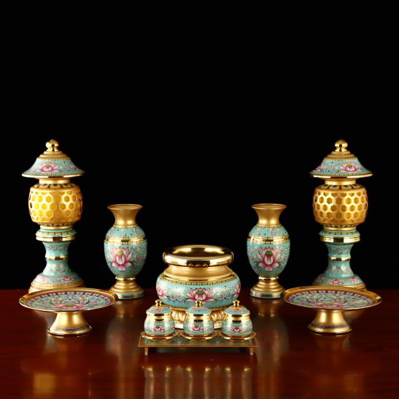 仏具 財神様用 仏壇 飾り 供物 一式セット 家庭用 高級感 唐草模様 香炉 線香立て 花瓶 供水器 供物皿 供物台 供灯 合金製 彫刻 モダン 金運招来 開運...