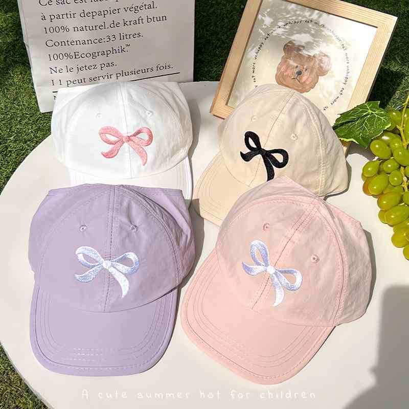 キャップ キッズ 男の子 女の子 ポニーテール対応 夏用 刺繍 リボン 蝶々結び かわいい おしゃれ 上品 UVカット 日よけ 紫外線対策 遮光 つば広 通気性 涼しい 軽量 普段使い お出かけ アウトドア レジャー