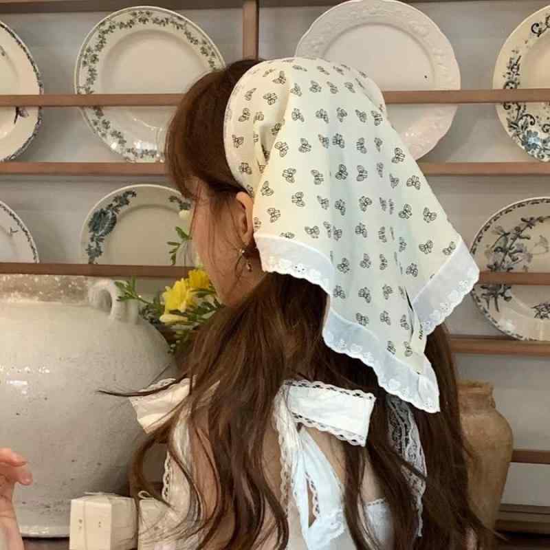 Other - バンダナ レディース フレンチ レトロ 小花柄 レース縁 三角スカーフ ヘッドスカーフ ヘアバンド カジュアル 万能 韓国風 オルチャンスタイル ブルー ピンク ベージュ パープル ファッション小物