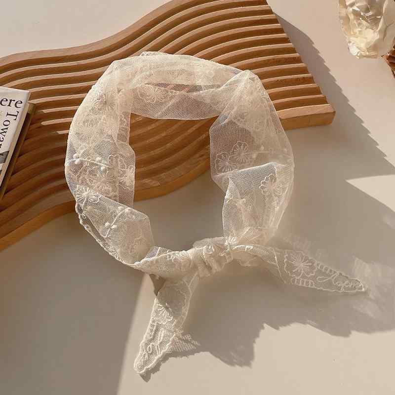 ・カラー展開: オフホワイト、ブラック、ブルー、ピンク・製法: 経編み・種類: 三角巾・主な素材: ポリエステル100%・スタイル: 文芸レトロ・サイズ: 約90cm×25cm