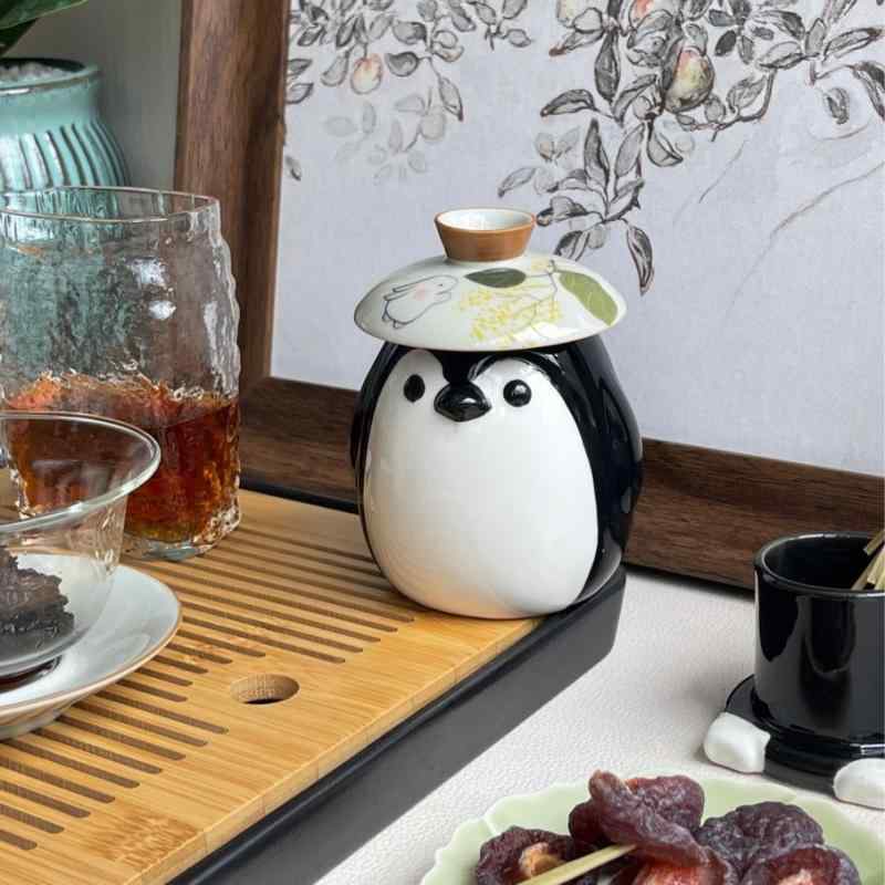 爪楊枝入れ 陶器製 家庭用 高級感 爪楊枝ケース デンタルフロスケース 綿棒収納 個性的 おしゃれ スタイリッシュ 高見え ペンギン型 白黒