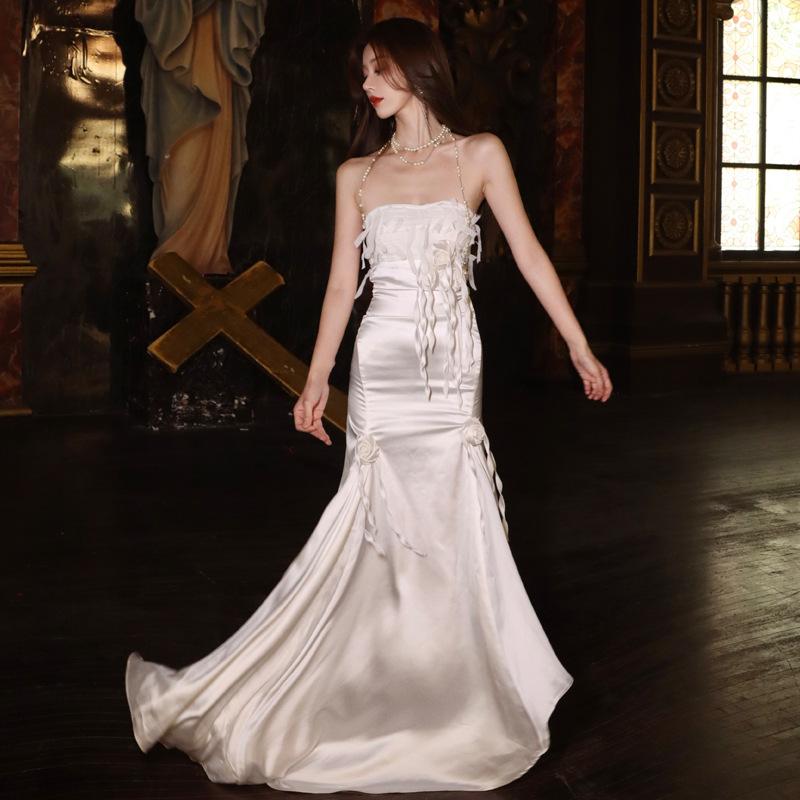 ワンピース セクシー ベアトップ スリムフィット ロング丈 サテン イブニングドレス ブライズメイド 結婚式 披露宴 二次会 Aライン ハイウエスト ノースリーブ バックオープン エレガント 上品 ポリエステル 伸縮性 無地 ホワイト(4)