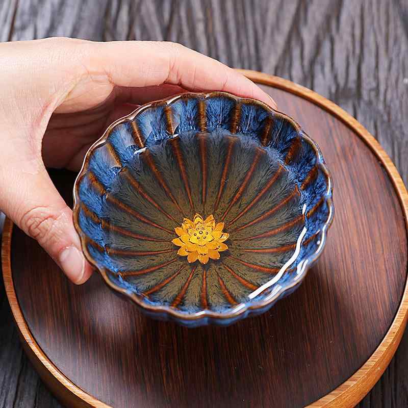 ・主な素材: 陶器・デザイン展開: 銀色拉糸蓮花、銀色拉糸如意、銀色拉糸銀蟾、銀色拉糸祥龍、銀色拉糸盤龍、銀色拉糸鳳凰、銀色拉糸金魚、銀色拉糸螃蟹、銀色拉糸荷花、金色拉糸蓮花・スタイル: 中華風、シンプルスタイル・贈答対象: 目上の方・贈答用途: ポイント交換品、ビジネスギフト、広告宣伝品、販促品、会議用贈答品、福利厚生品、イベント記念品、表彰記念品、広報用贈答品