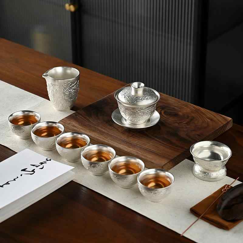 茶器セット 6人用 家庭用 来客用 高級感 99.9%純銀 龍鳳 浮き彫り 手作り 銀彩 陶磁器製 蓋碗 茶杯 湯呑み 本格 中国茶 功夫茶道具 一揃い