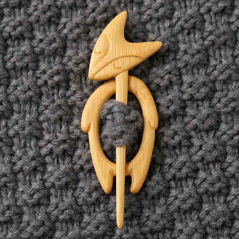 ブローチ ピンブローチ 男女兼用 木製 かわいい 動物モチーフ おしゃれ ファッション小物 装飾品 ワンポイント カジュアル 普段使い
