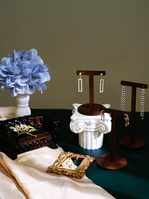 ジュエリーディスプレイスタンド ソファ型 ブラウン ファブリック 石膏製 イヤリング ピアス リング 指..