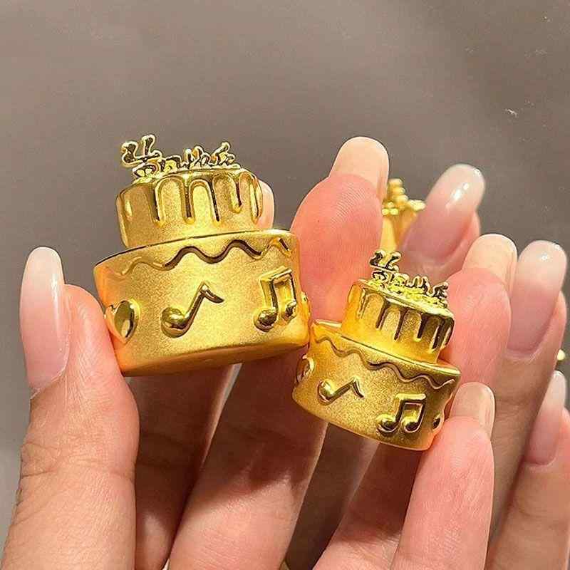 ネックレス レディース 誕生日ケーキモチーフ ゴールドカラー ペンダント 上品な輝き 個性的デザイン ..