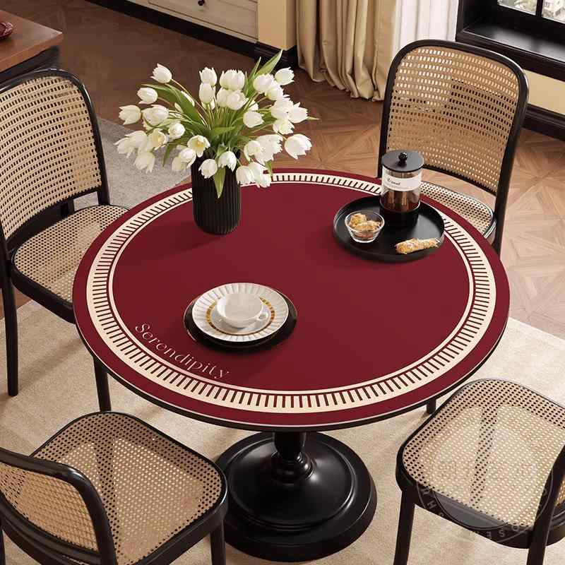 テーブルクロス 円形 レッド 赤色 合皮製 フェイクレザー 撥水加工 防汚加工 拭き取り簡単 お手入れ楽々 丈夫 小さめ丸テーブル ティーテーブル ダイニングテーブル用 結婚式 慶事 お祝い事 イベント シンプル モダン リビング キッチン