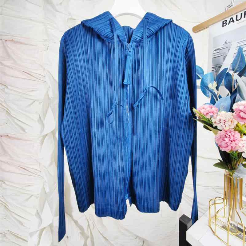 カーディガン レディース 女性用 プリーツ加工 フード付き ショート丈 薄手 軽量 ゆったり ルーズフィット オーバーサイズ 体型カバー 春夏 定番 ベーシック 着回し 普段使い ポリエステル 長袖 カジュアルスタイル