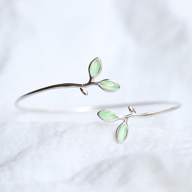 バングル レディース 猫眼石 グリーン リーフモチーフ 新芽 シンプル ナチュラル 森ガール風 シルバーメッキ オープンタイプ 銅製 デイリーユース