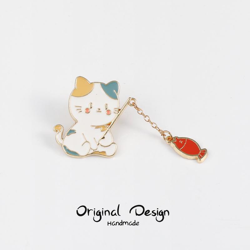 ブローチ 子猫 釣り かわいい キャラクター 学生 子供用 ピンバッジ バッジ バッグチャーム 鞄 リュッ..