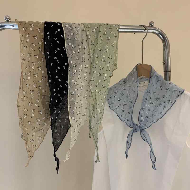 スカーフ レディース 韓国風 小花柄 デイジー柄 三角バンダナ 薄手 軽量 柔らかな肌触り ポリエステル..