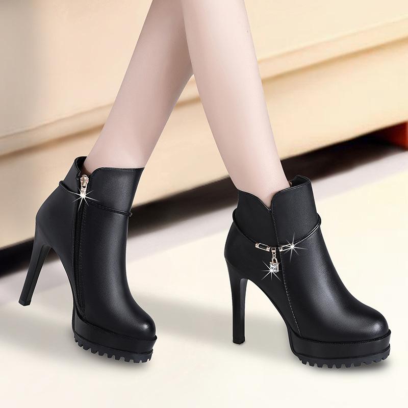 ショートブーツ レディース ブーティ ポインテッドトゥ ピンヒール ハイヒール ラインストーン ストーム フェイクレザー 裏ボア サイドジップ アンクル丈 ブラック 秋冬 通勤 フォーマル オフィス パーティー