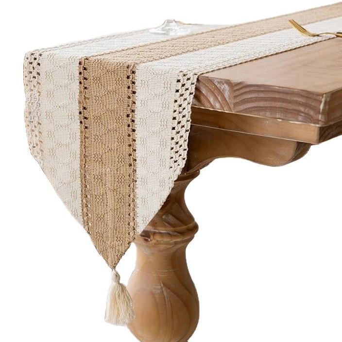 テーブルランナー レトロ 天然木風 V字フリンジ 編み込み 透かし編み 幾何学模様 配色 ダイニング 食卓 コーヒーテーブル テレビボード テレビ台 敷物 コットンリネン 天然素材 アジアンテイスト 和モダン おしゃれ 滑り止め 防塵 断熱 耐熱 装飾