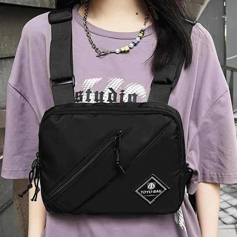 メンズ ボディバッグ ストリートファッション 韓国風 原宿テイスト ワークスタイル ナイロン製 通気性 軽量 横型 スクエア型 ややソフト ロゴデザイン 普段使い カジュアル ショルダー 鞄 チェストバッグ