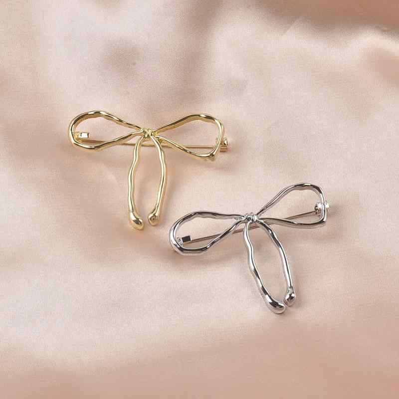 ブローチ レディース 女性用 蝶結び リボンモチーフ 精緻 上品 エレガント 高級感 合金製 コート セーター スーツ フォーマル カジュアル スイート フェミ...