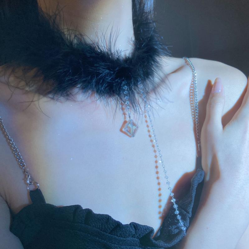 チョーカー ネックレス レディース 女性用 フェイクファー フェザー ブラック クール スタイリッシュ 甘辛モード ハンドメイド 通勤 オフィス カジュアル