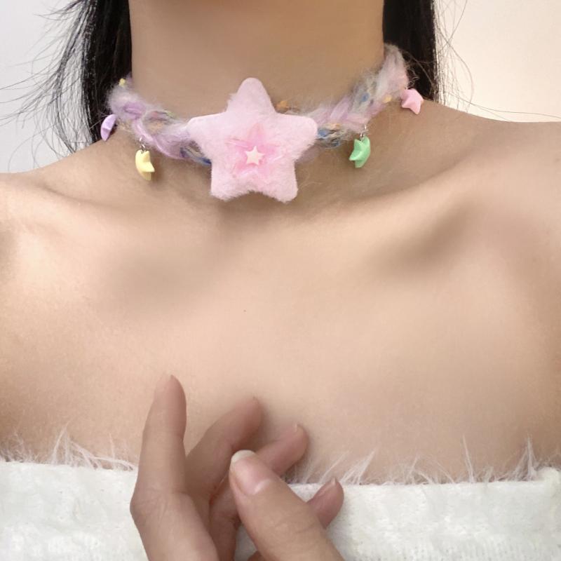 ネックレス レディース かわいい カラフル 毛糸 手編み ふわふわ 星形 スターモチーフ 樹脂 プラスチッ..