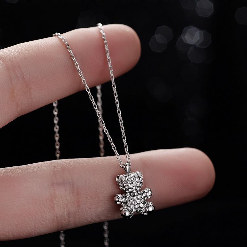 ネックレス レディース かわいい くま モチーフ ラインストーン 輝く ペンダント 鎖骨チェーン 普段使い カジュアル デート オフィスファッション 銅製 十字チェーン 長さ調整可能 ホワイトゴールド