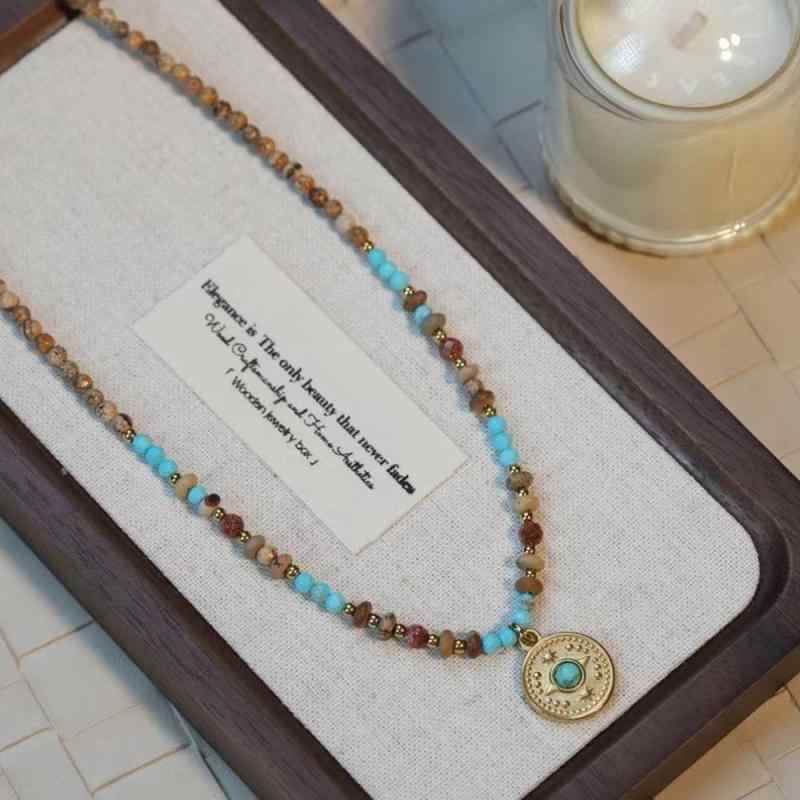 ネックレス レディース 天然ピクチャージャスパー ターコイズ ビーズ 宇宙 惑星 モチーフ クラシック 金属装飾 手作り ペンダント チタン鋼 幾何学模様 甘辛ミックス クールカジュアル ショートネックレス