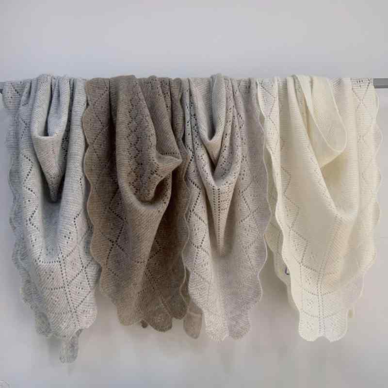 ショール レディース 三角 透かし編み 純カシミヤ ピュアカシミヤ ニット 手編み 柔らか しっとり なめ..