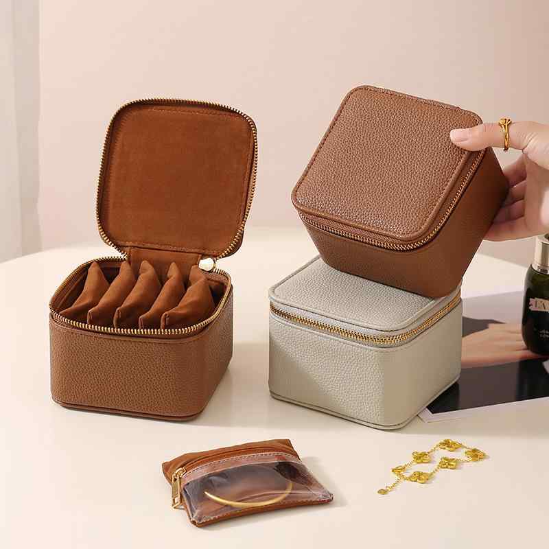 ジュエリーボックス PUレザー 高級感 アクセサリーケース 指輪 ネックレス ピアス イヤリング 持ち運び 携帯用 トラベル 旅行 出張 コンパクト ハードケー...