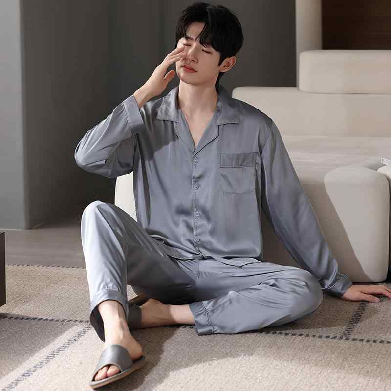 ・カテゴリ: セット・主な素材: ポリエステル95%以上・厚さ: 薄手・ネックライン: 襟付き・袖丈: 長袖・丈: ロング丈・機能: リラックス、通気性、伸縮性、部屋着、外出対応・対象: 若年層男性・シーン: アウトドア、ルームウェア、ホテル浴場・サイズ展開: L (推奨体重52.5-70kg)、XL (推奨体重70-80kg)、2XL (推奨体重80-92.5kg)、3XL (推奨体重90-110kg)・スタイル: シンプルカジュアル