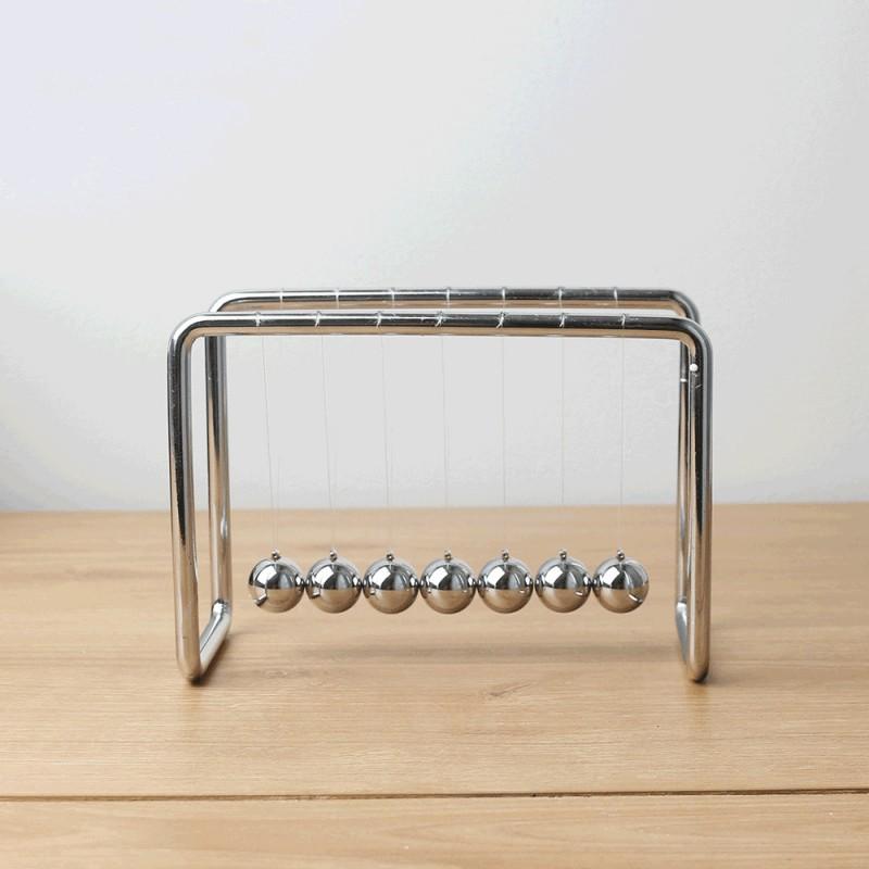 インテリア雑貨 振り子 バランスボール 7球 衝突球 メタルフレーム 卓上 置物 デスクトップ オブジェ ..