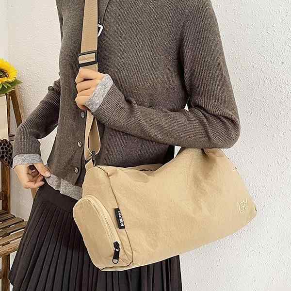 バッグ レディース 大容量 ウォッシュ加工 カジュアル 軽量 超軽量 ナイロン 通気性 防水 ヨガ 韓国風 通勤 旅行 ショルダーバッグ 斜め掛け 鞄 黒 カーキ 女性用