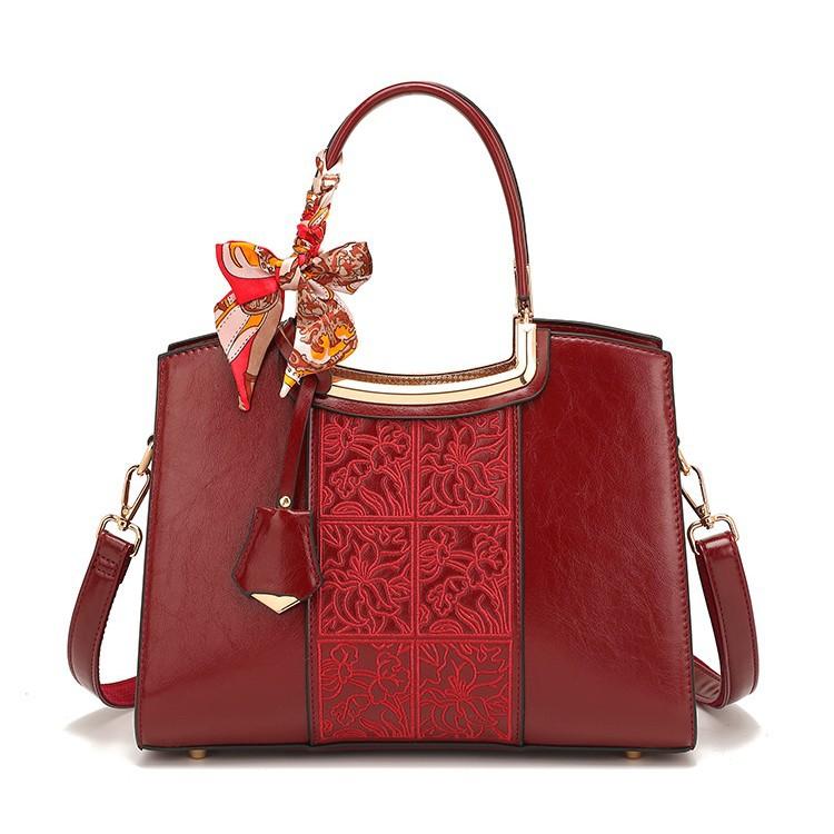 トートバッグ レディース 新中華風 刺しゅう デザイン ハンドバッグ 手提げ鞄 PUレザー 合皮素材 横型 スクエア型 ファスナー付き 実用的 中型 やや柔らかめ 普段使い 母親向け 中高年 チャイナドレス カジュアル 旅行 携帯ポケット 赤 レッド